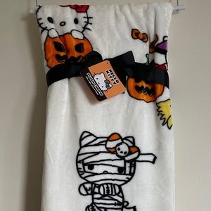 Hello Kitty 2023 Halloween Throw Blanket (Brand New) !!!!